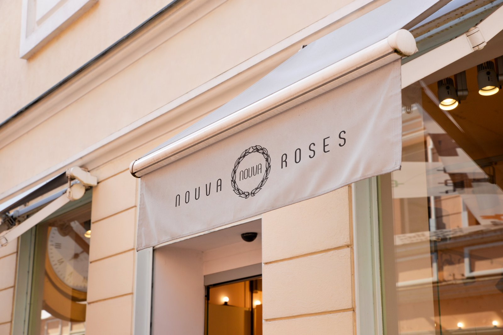 Nouva Roses